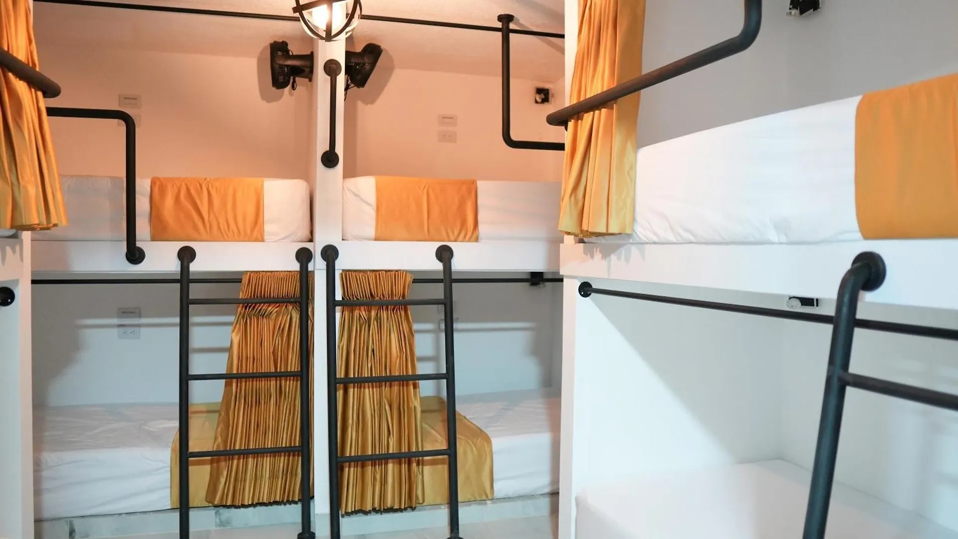 Qantic Lodging Медельин Колумбия