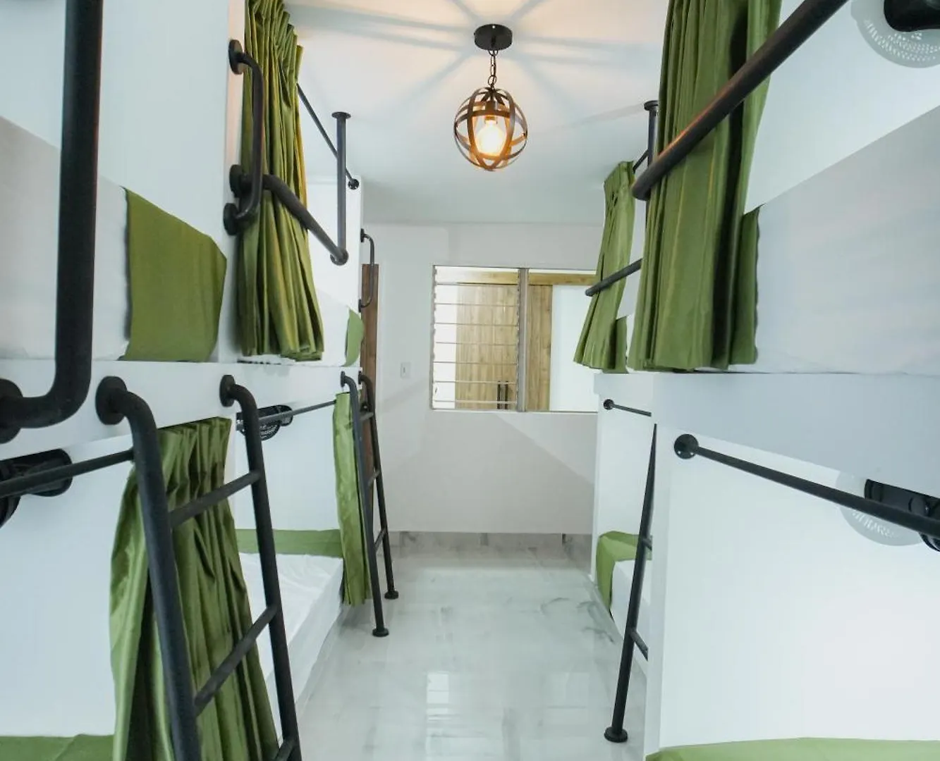 מדיין Qantic Lodging