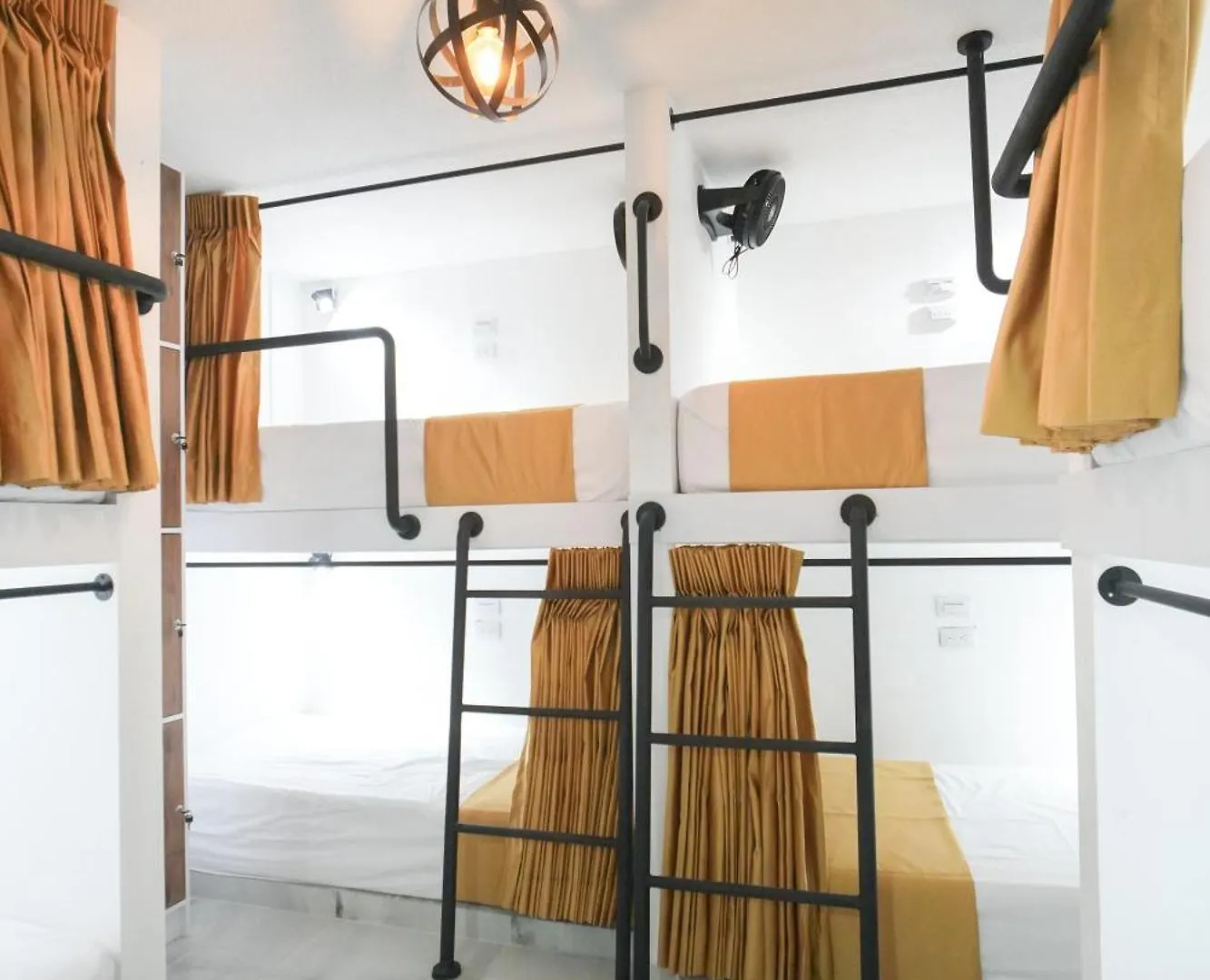 מדיין Qantic Lodging