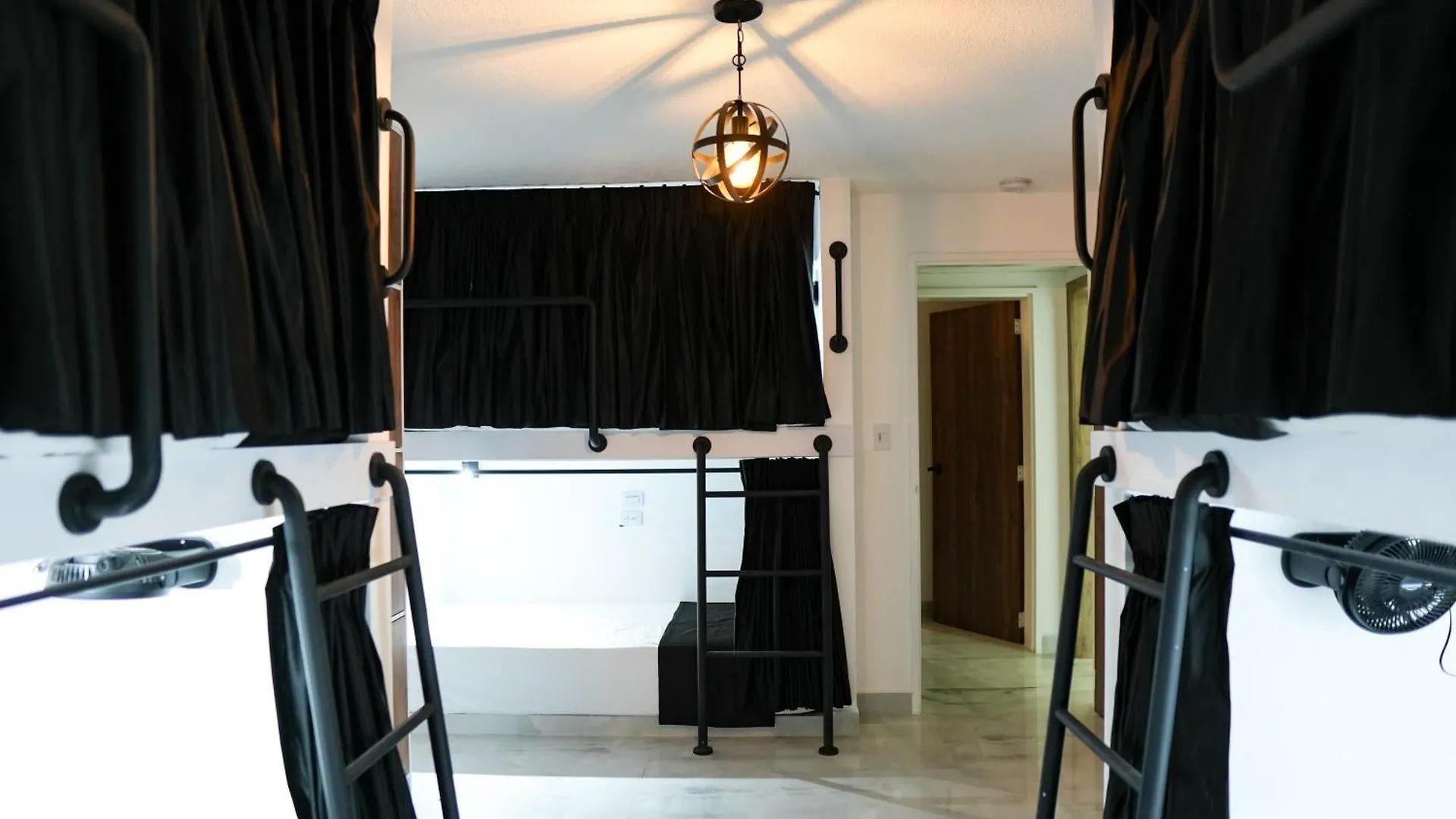 Qantic Lodging Medellin 0*,  Colombia