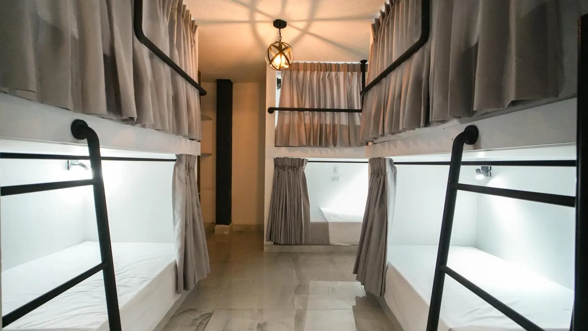 Qantic Lodging Medellin Guest house