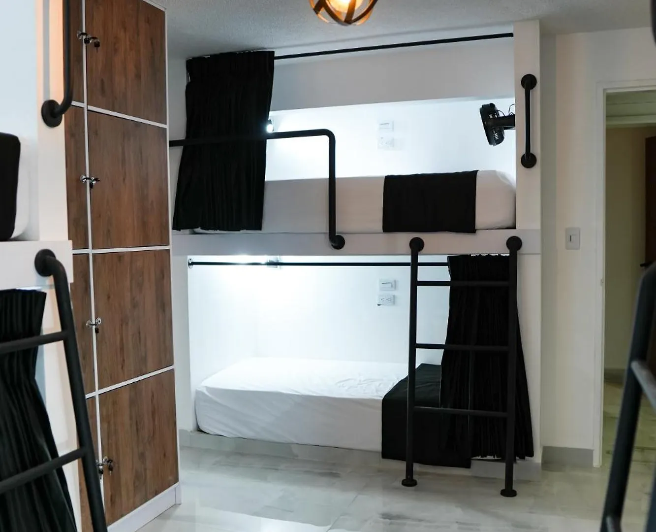 מדיין Qantic Lodging
